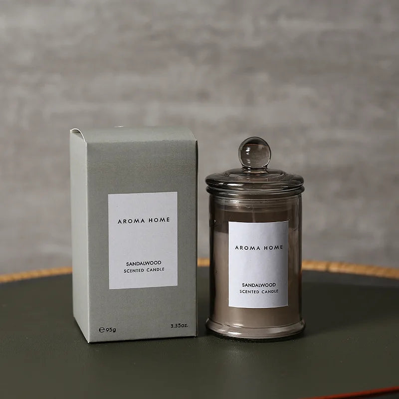 شمعة معطرة في وعاء زجاجي عتيق