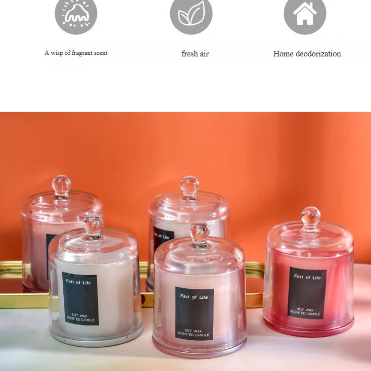 شمعة معطرة في كوب زجاجي.