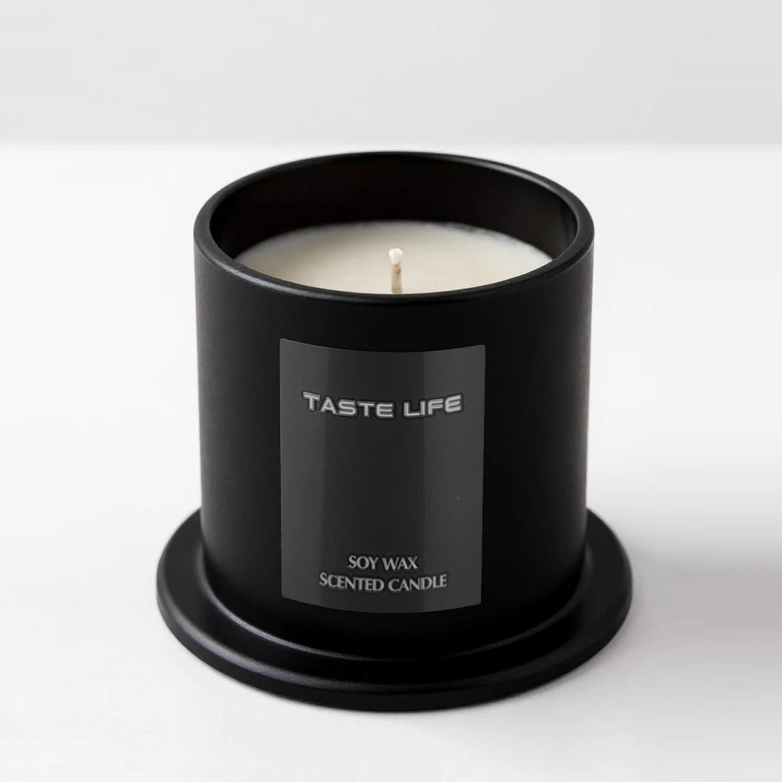 شموع معطرة فاخرة.
