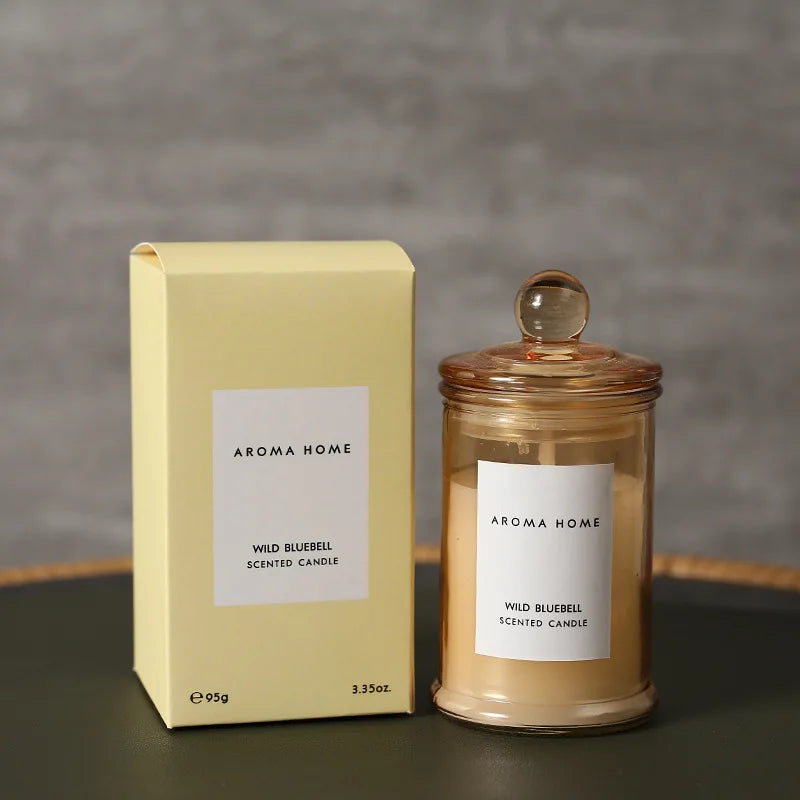 شمعة معطرة في وعاء زجاجي عتيق