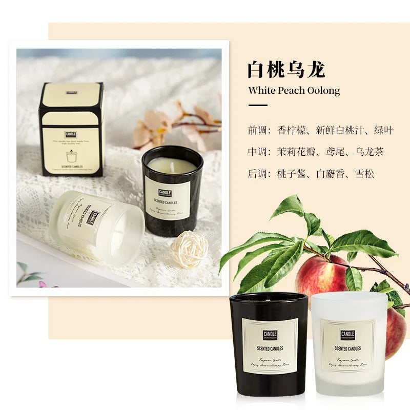 شمعة معطرة بنباتات عطرية.