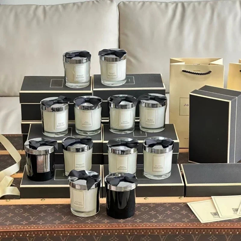 شمعة معطرة فاخرة.