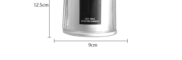 شمعة معطرة في كوب زجاجي.