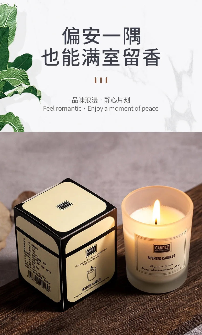 شمعة معطرة بنباتات عطرية.