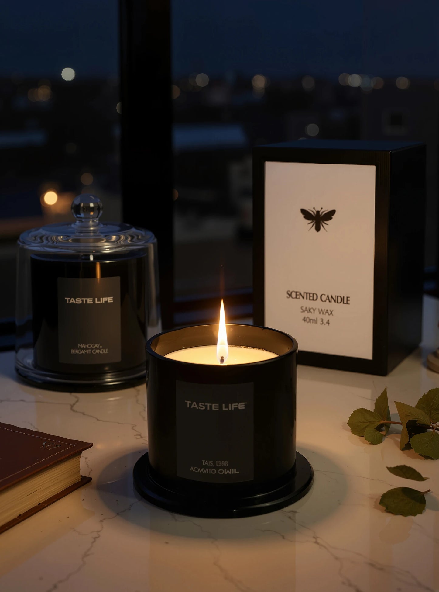 شموع معطرة فاخرة.