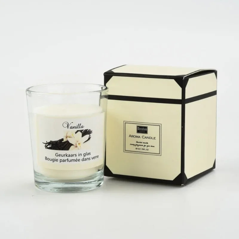 شمعة معطرة في كوب زجاجي.