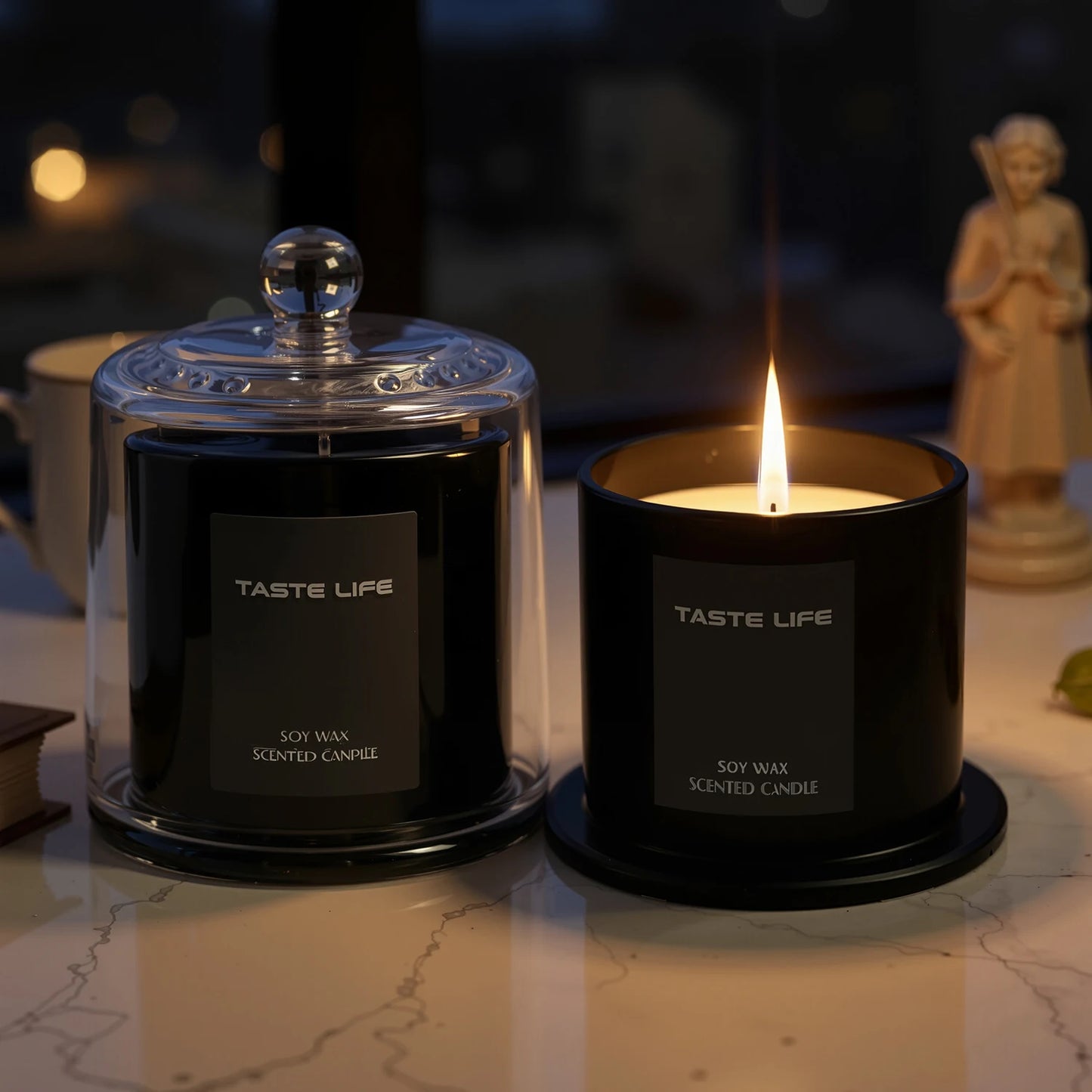 شموع معطرة فاخرة.