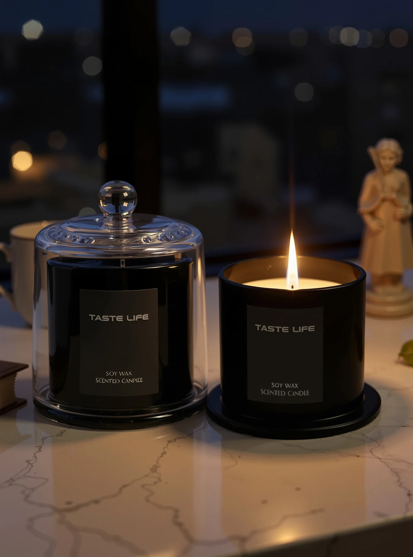 شموع معطرة فاخرة.