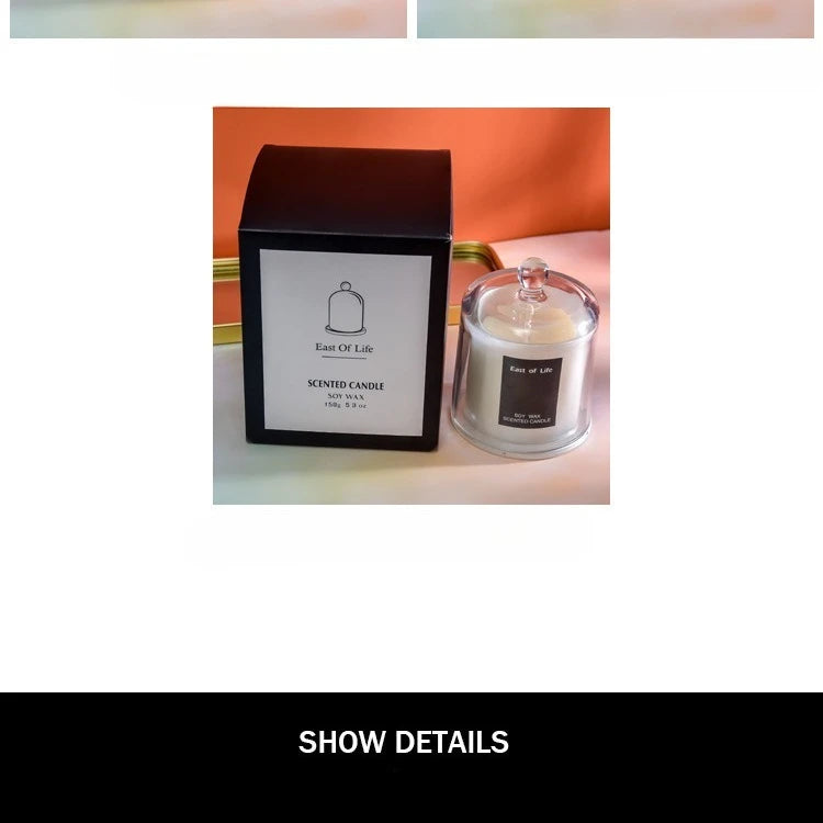 شمعة معطرة في كوب زجاجي.