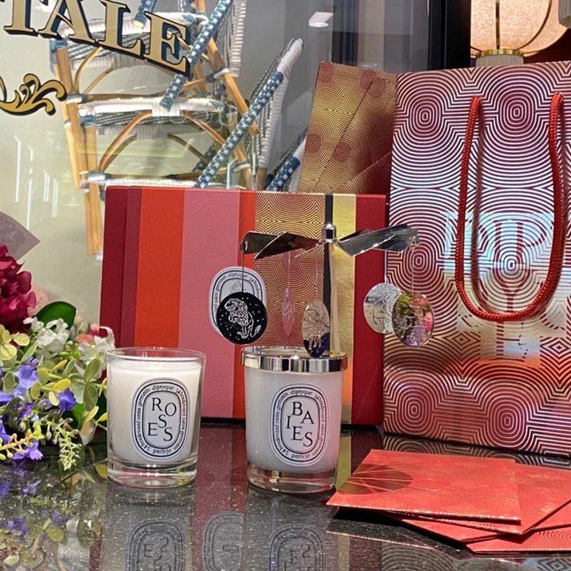 شموع طبيعية معطرة.