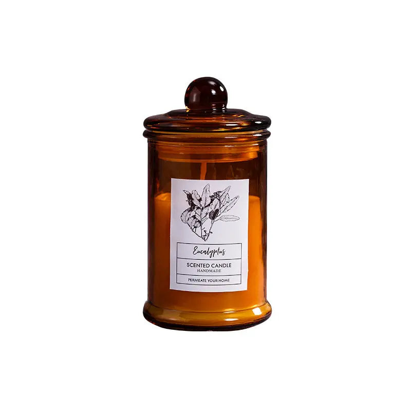شمعة معطرة في وعاء زجاجي عتيق.