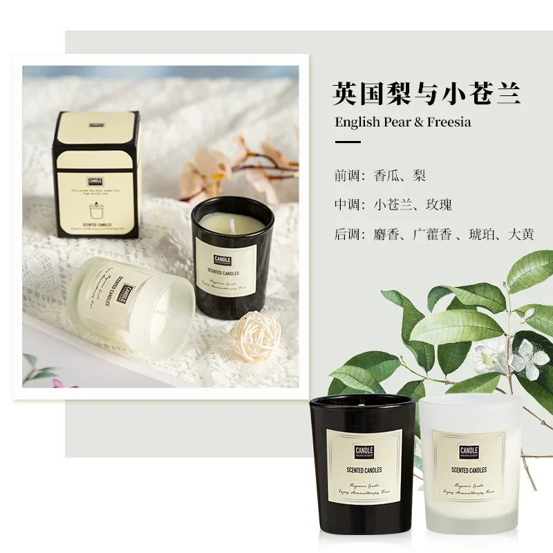 شمعة معطرة بنباتات عطرية.