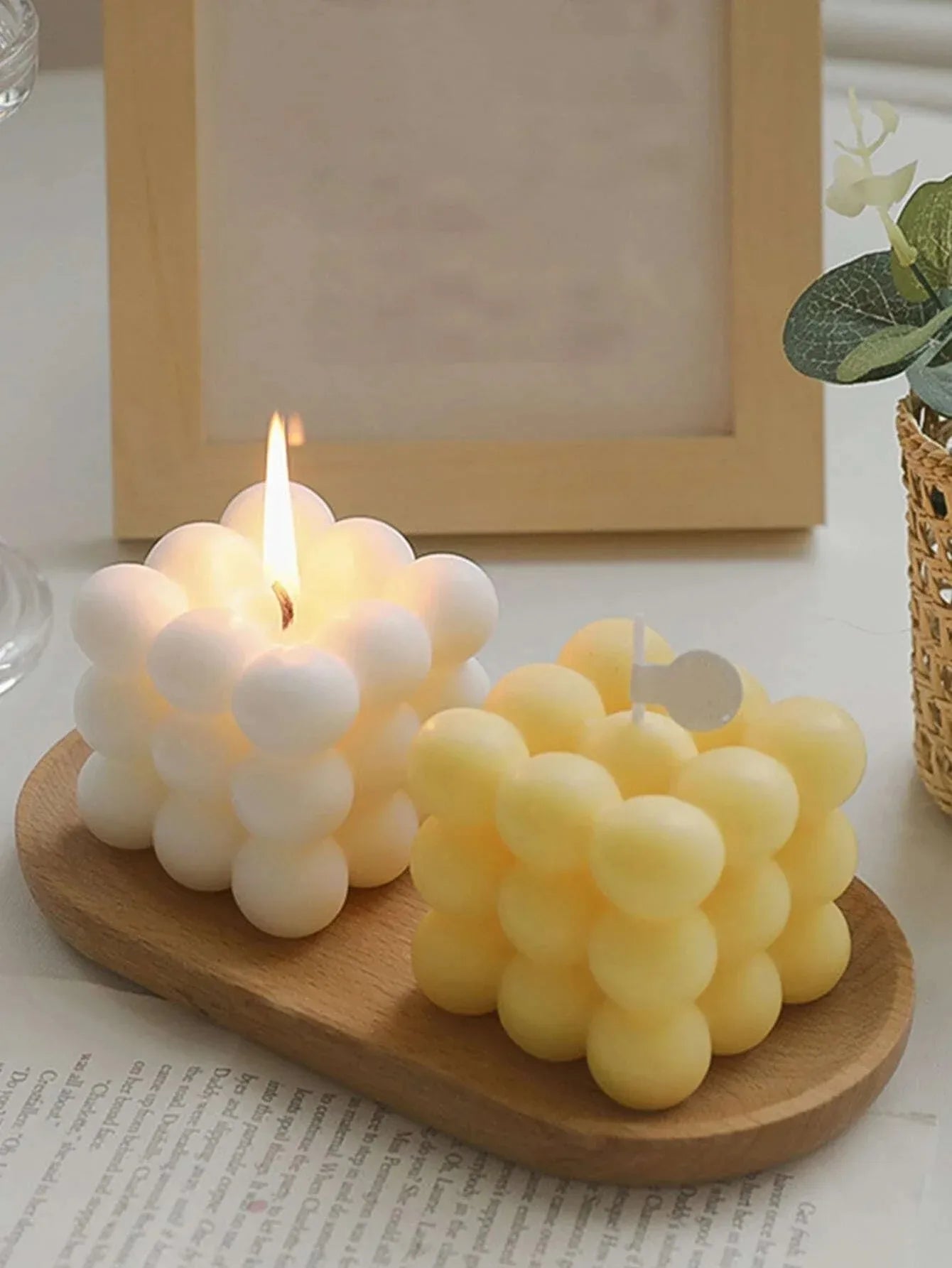 شمعة معطرة على شكل مكعب