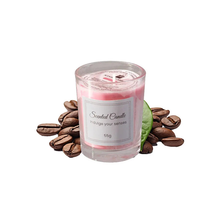 شمعة معطرة في كوب زجاجي.