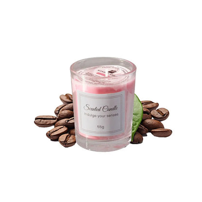 شمعة معطرة في كوب زجاجي.