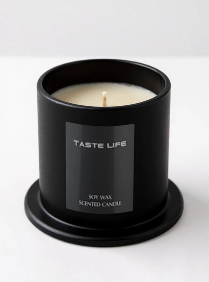 شموع معطرة فاخرة.