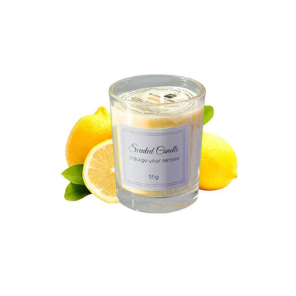 شمعة معطرة في كوب زجاجي.