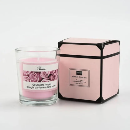 شمعة معطرة في كوب زجاجي.