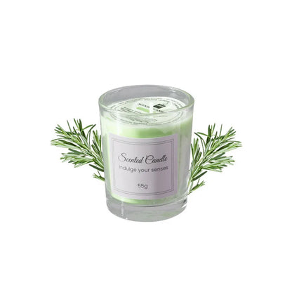 شمعة معطرة في كوب زجاجي.