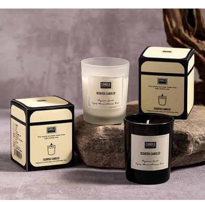 شمعة معطرة بنباتات عطرية.