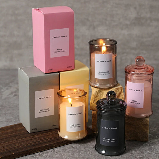 شمعة معطرة في وعاء زجاجي عتيق