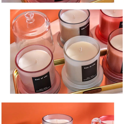 شمعة معطرة في كوب زجاجي.