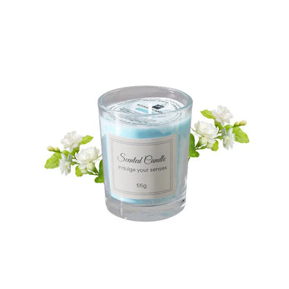 شمعة معطرة في كوب زجاجي.