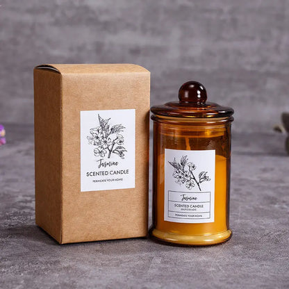 شمعة معطرة في وعاء زجاجي عتيق.